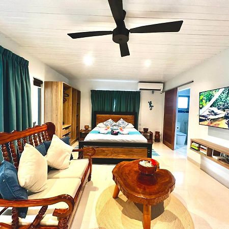 Le Port Guest House Baie Sainte Anne Esterno foto