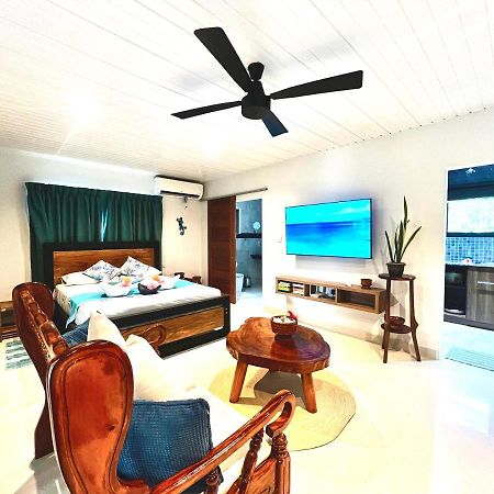 Le Port Guest House Baie Sainte Anne Esterno foto