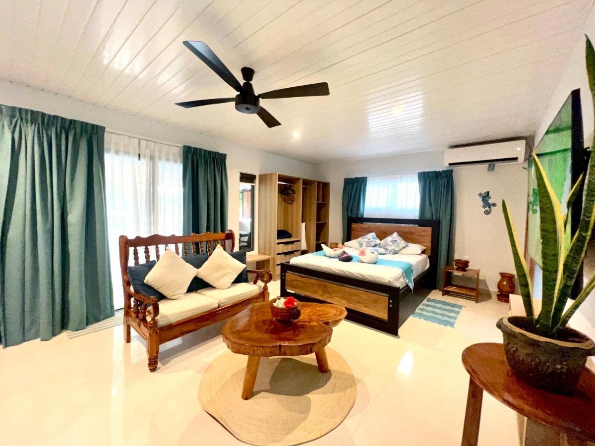 Le Port Guest House Baie Sainte Anne Esterno foto