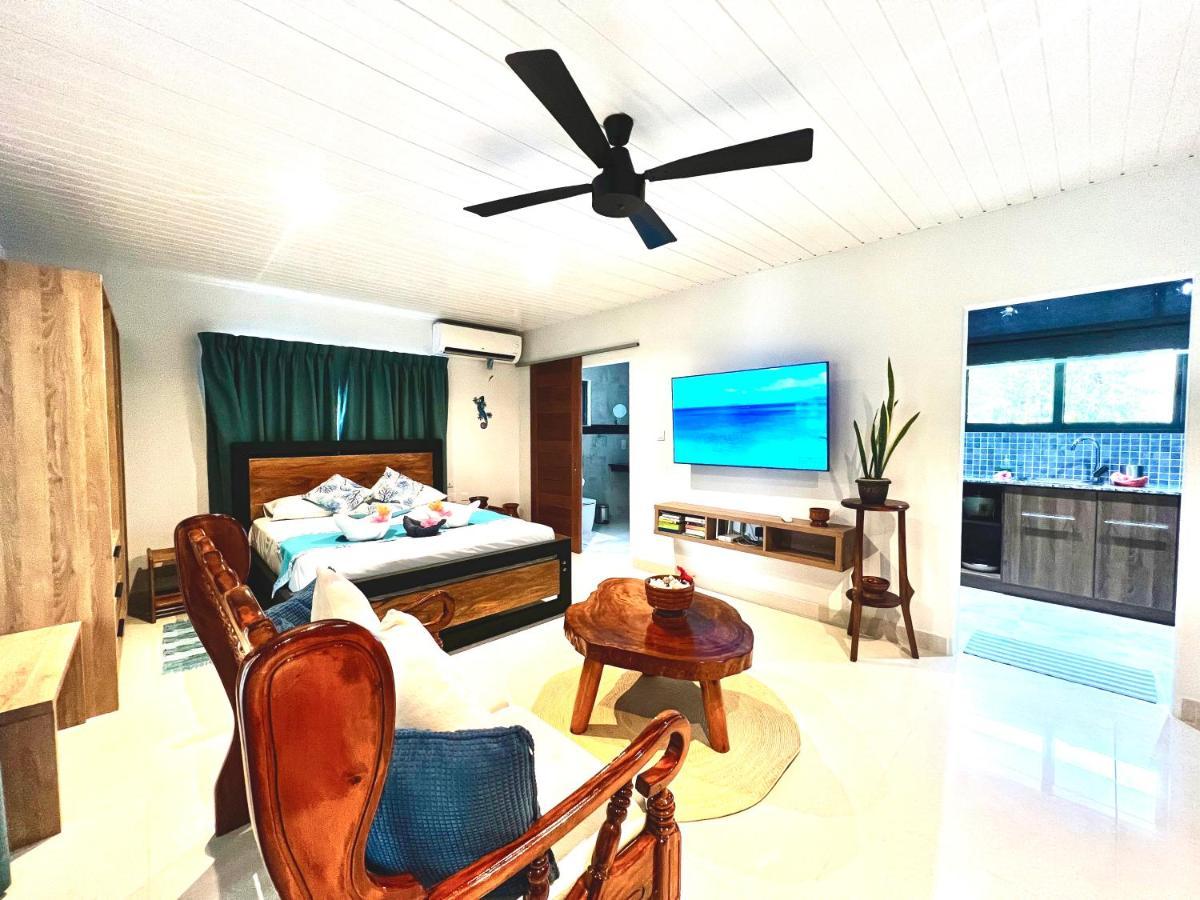 Le Port Guest House Baie Sainte Anne Esterno foto