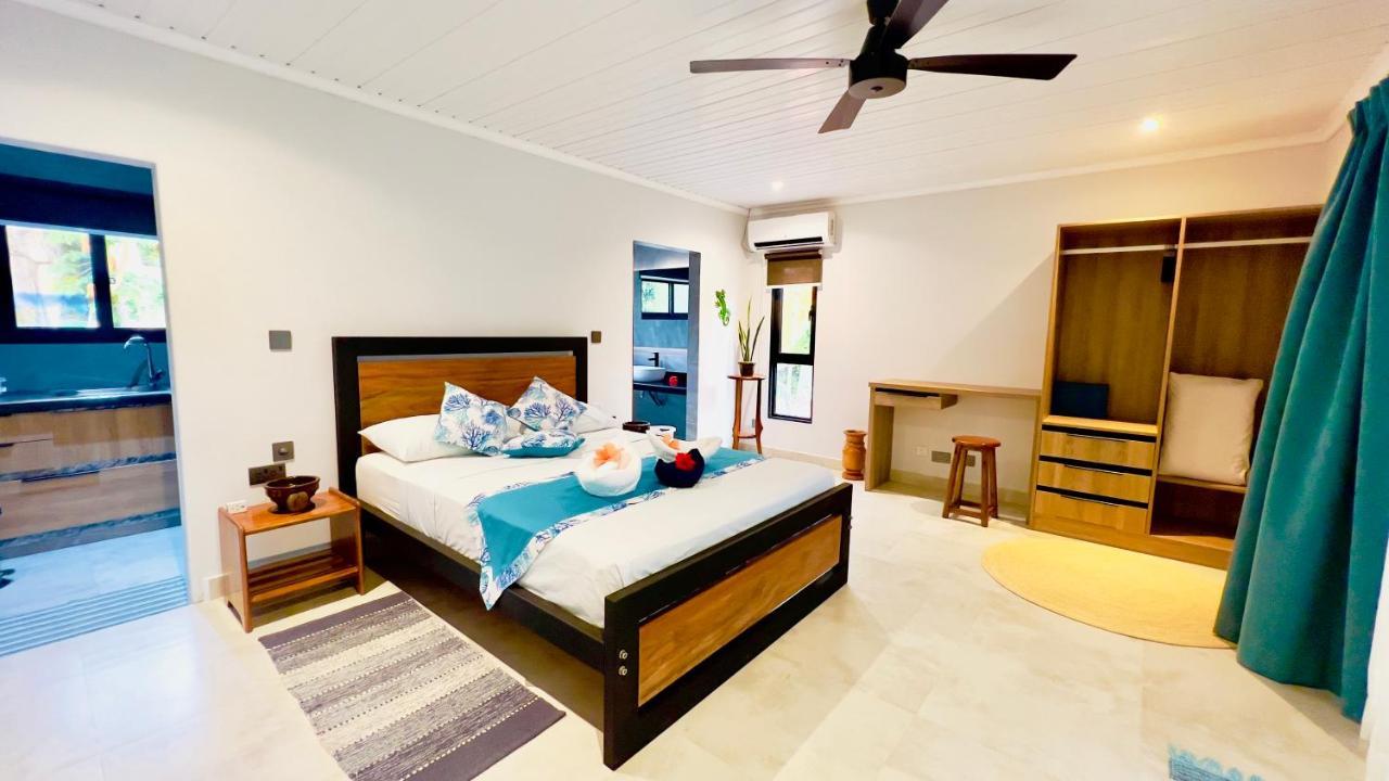 Le Port Guest House Baie Sainte Anne Esterno foto