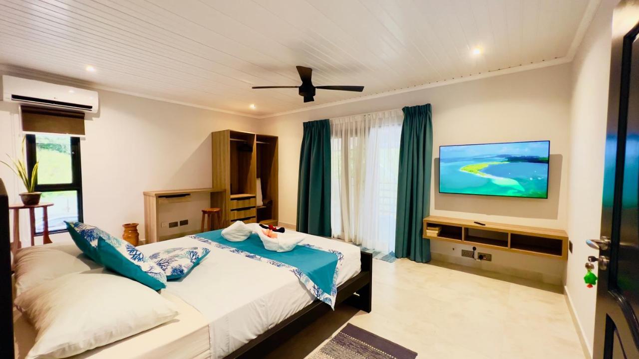Le Port Guest House Baie Sainte Anne Esterno foto