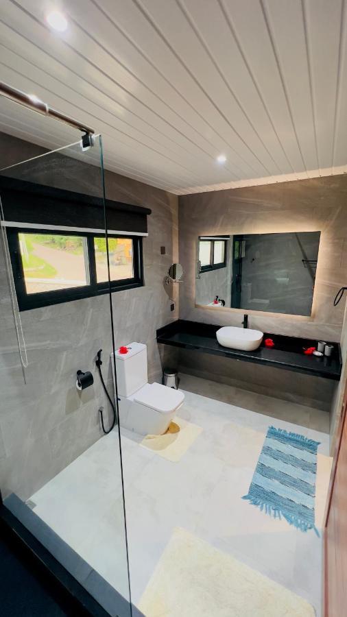 Le Port Guest House Baie Sainte Anne Esterno foto