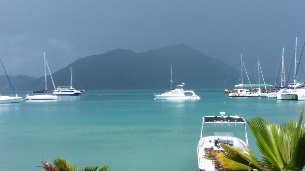 Le Port Guest House Baie Sainte Anne Esterno foto