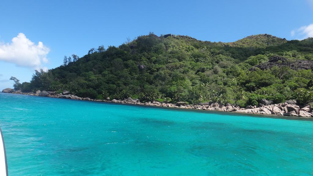 Le Port Guest House Baie Sainte Anne Esterno foto
